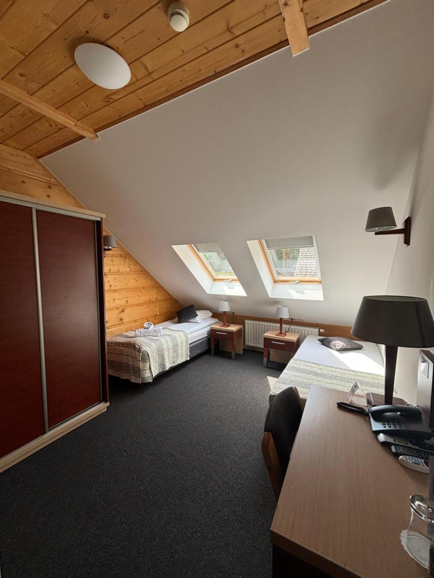 Hotel 365 キェルツェ エクステリア 写真