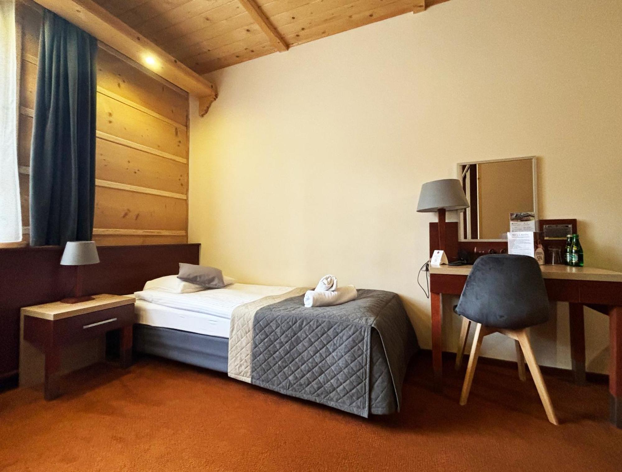 Hotel 365 キェルツェ エクステリア 写真