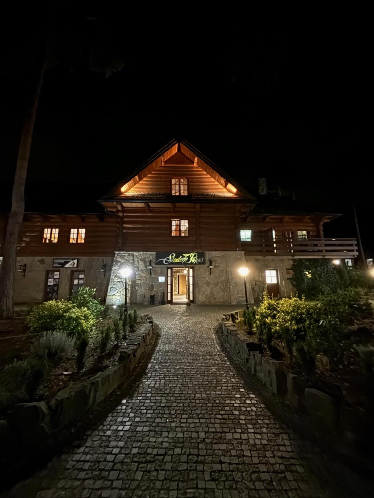 Hotel 365 キェルツェ エクステリア 写真